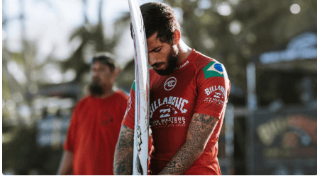 Filipe Toledo anuncia que não vai participar do Circuito Mundial de Surfe para cuidar da saúde mental