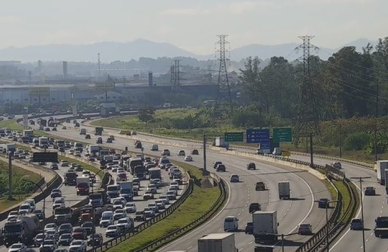 Mais de 713 mil veículos foram registrados na Ayrton Senna e Carvalho Pinto em direção ao interior