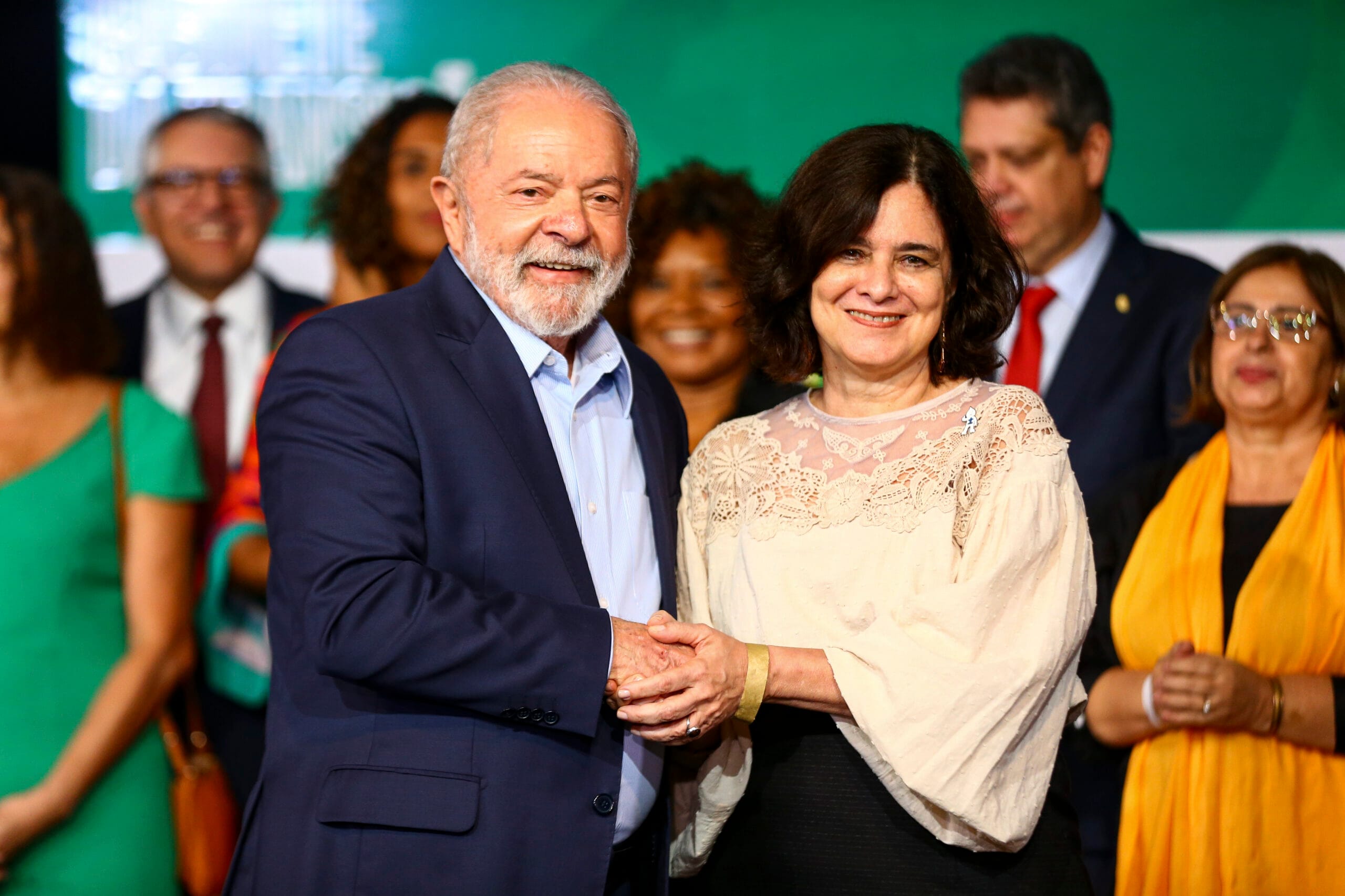 Após críticas, Governo Lula recua e suspende nota técnica sobre aborto