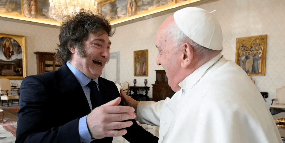 Milei se encontra com papa no Vaticano e pede desculpas