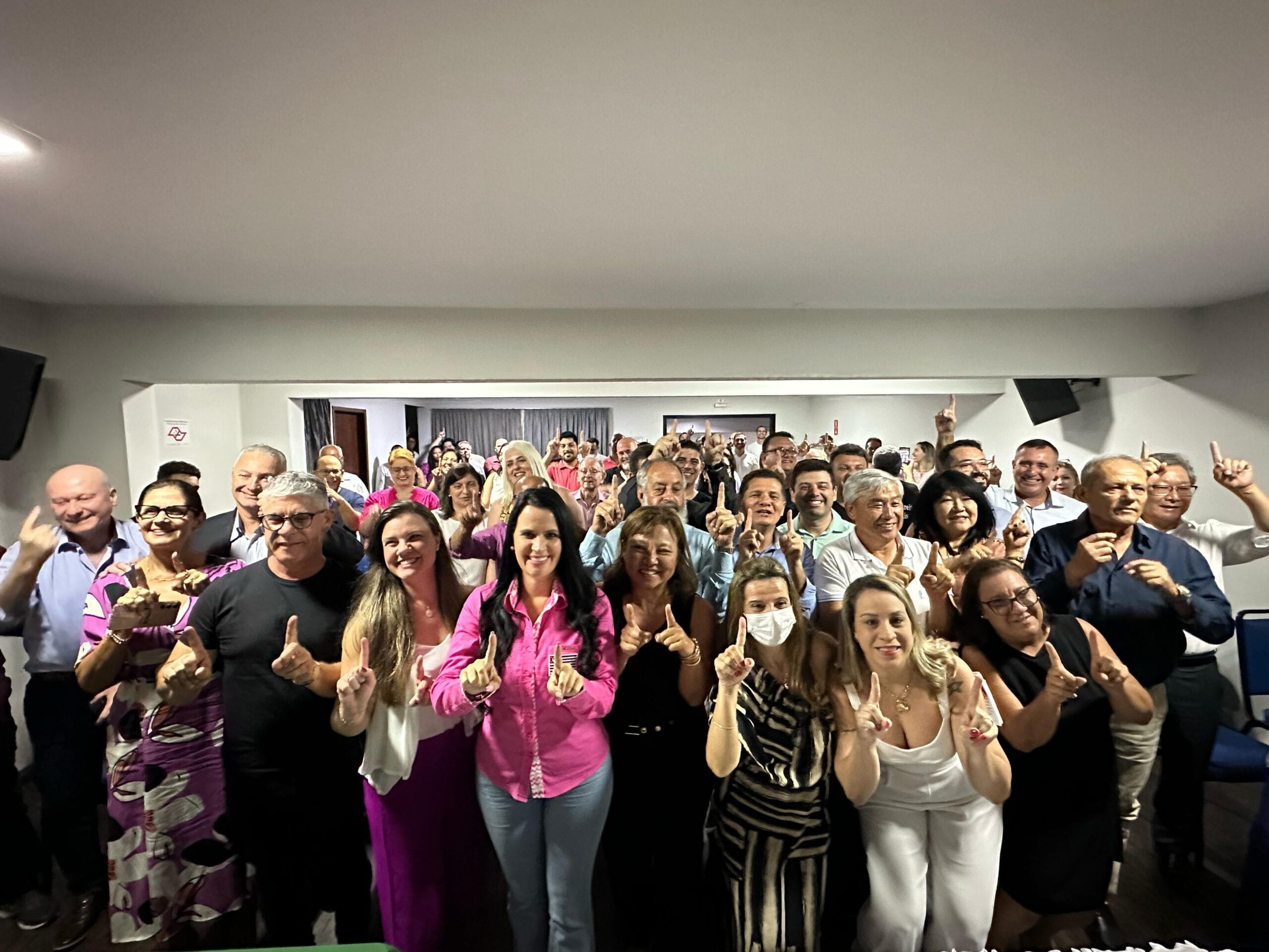 Deputada Leticia Aguiar prestigia evento de filiação do PP, que tem novo comando, em Jacareí