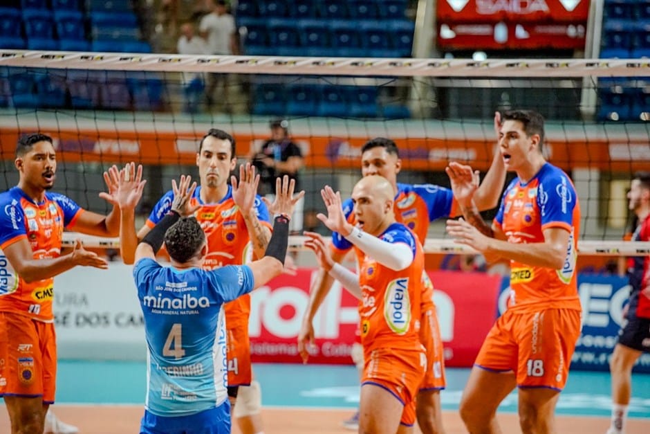 São José e Cruzeiro fazem duelo de líderes na Superliga de Vôlei