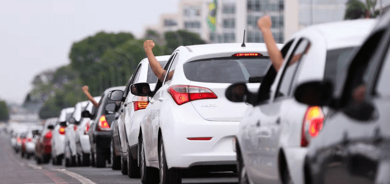 Presidente Lula assina regulamentação de trabalho dos motoristas de apps
