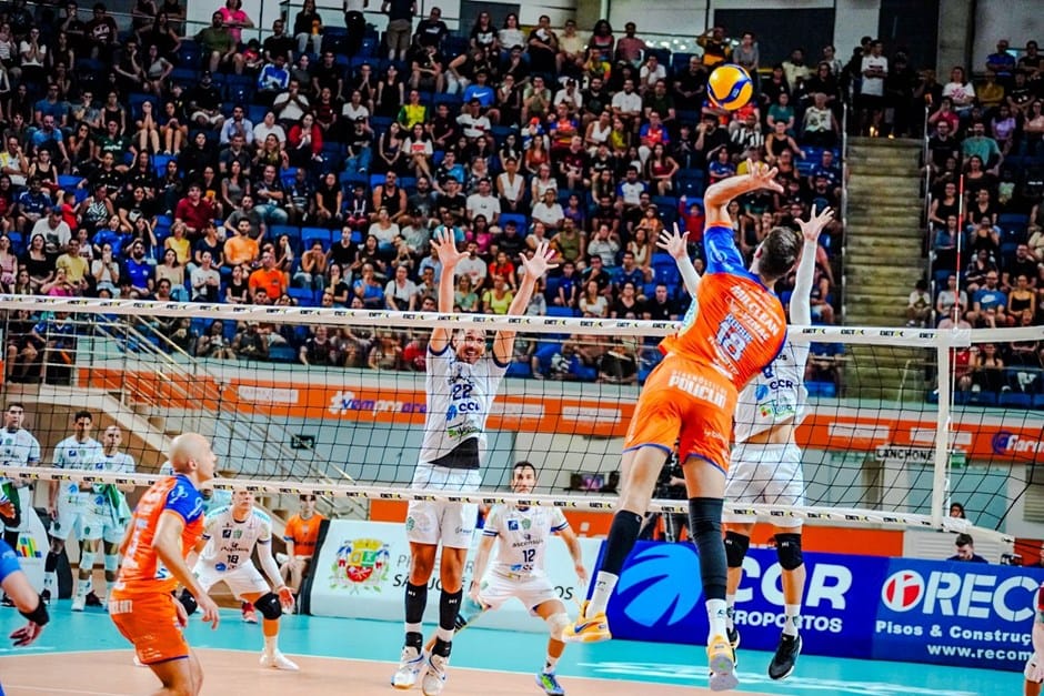 Equipe Farma Conde Vôlei São José se despede da Superliga com derrota para o Joinville