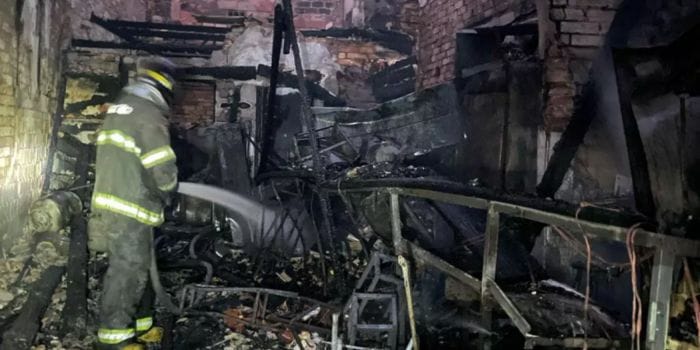 Incêndio consome bar no Mercadão de Taubaté durante a madrugada
