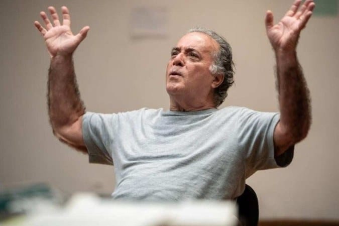 Tony Ramos recebe alta da UTI e continua hospitalizado