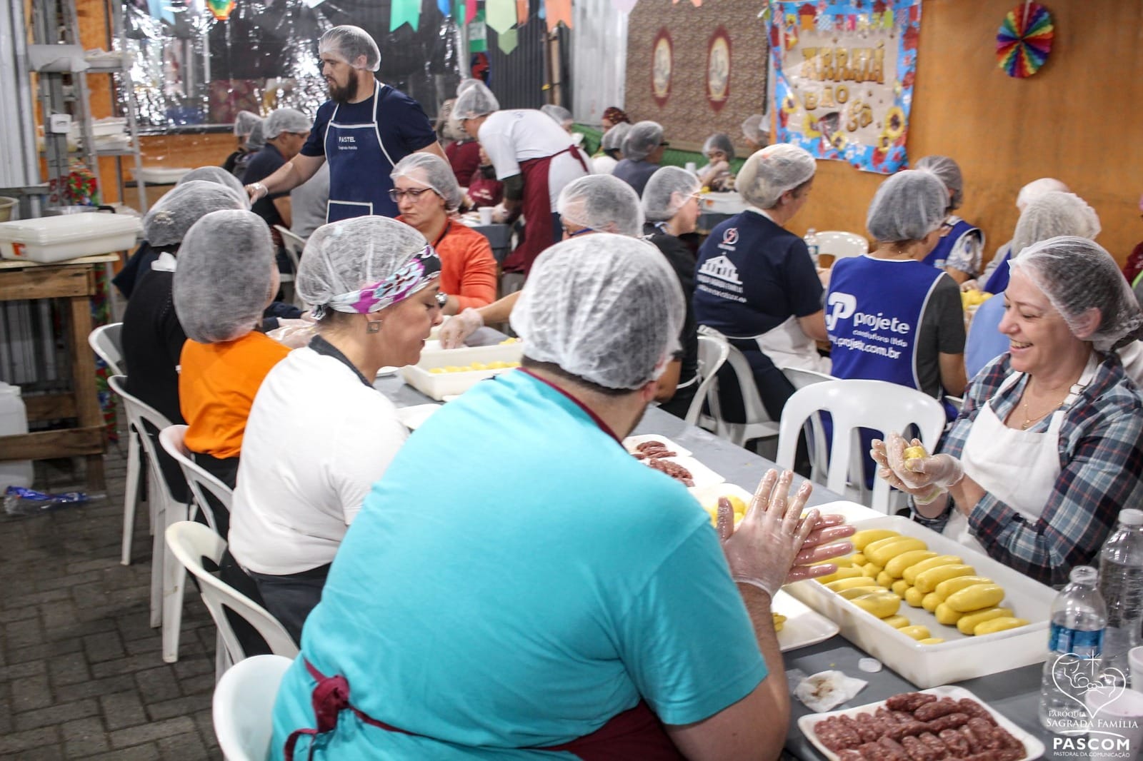 Bolinho caipira, quentão, vinho quente…está aberta a temporada de Festas Juninas