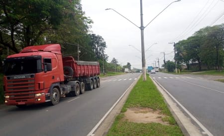 Jacareí recebe prêmio por projeto que regula o tráfego de caminhões no município
