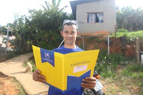 Torrão de Ouro e Capuava recebem títulos de regularização em São José