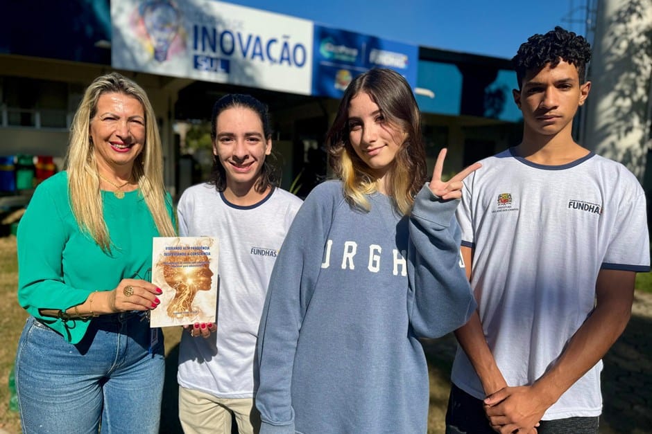 Professora lança livro sobre a Cultura de Paz em São José