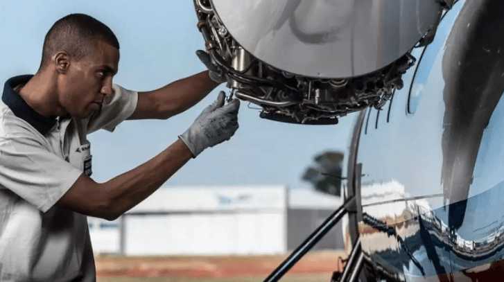 Embraer anuncia 98 oportunidades de emprego disponíveis