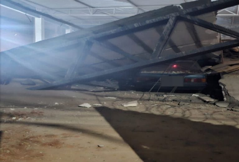 Laje desaba em construção adjacente à igreja na região central de São José dos Campos
