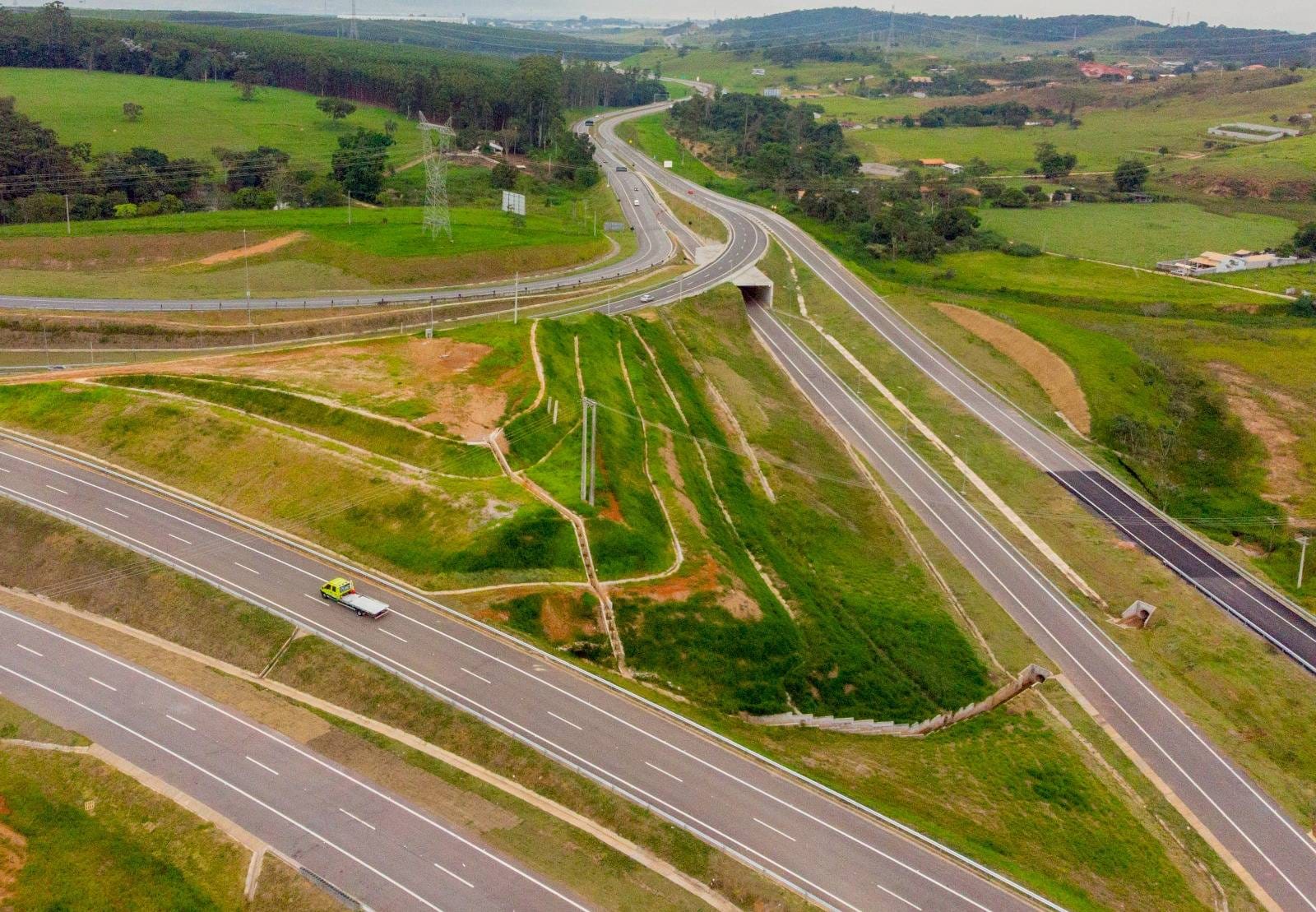 Rodovias Ayrton Senna, Carvalho Pinto e Hélio Smidt recebem obras de manutenção e conservação