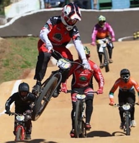 Bauer e Edmilson Bilu do Bicicross de Jacareí vencem 5ª etapa do Paulista