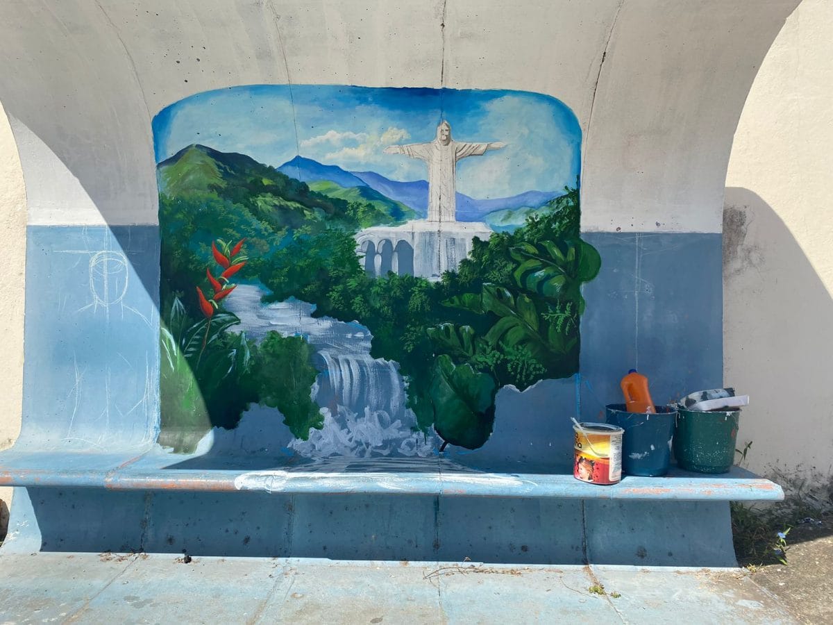 Abrigos de ônibus são revitalizados homenageando a cultura local em Taubaté