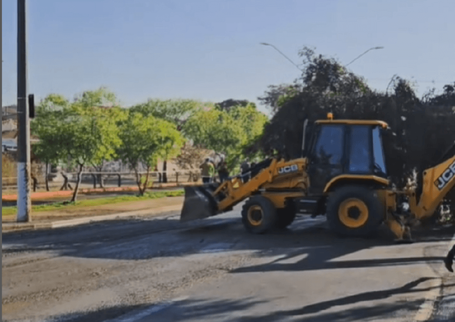 Vazamento em adutora afeta abastecimento de água em Jacareí
