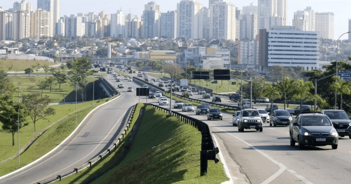 Câmara aprova criação de corredor para motos em avenidas de São José