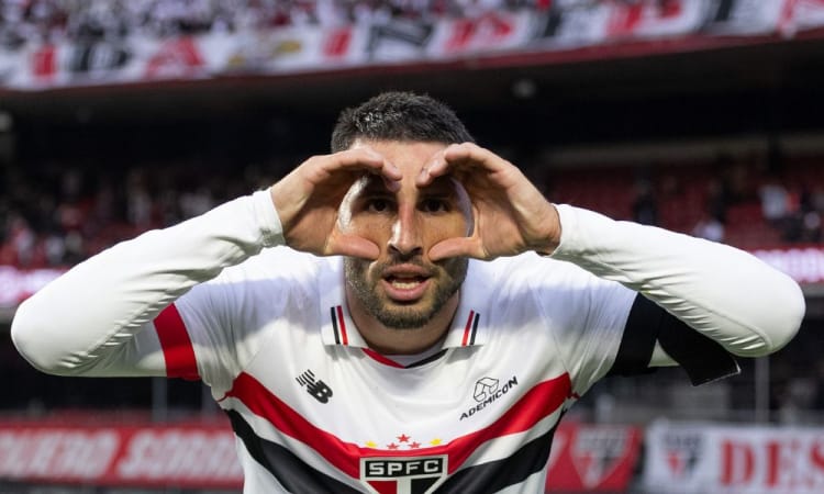 Calleri desencanta, São Paulo vence Bahia por 3 a 1 e cola no G4