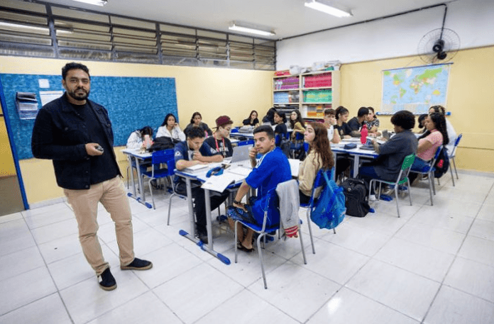 Governo de SP abre inscrições para contratar 40 mil professores temporários no Vale do Paraíba
