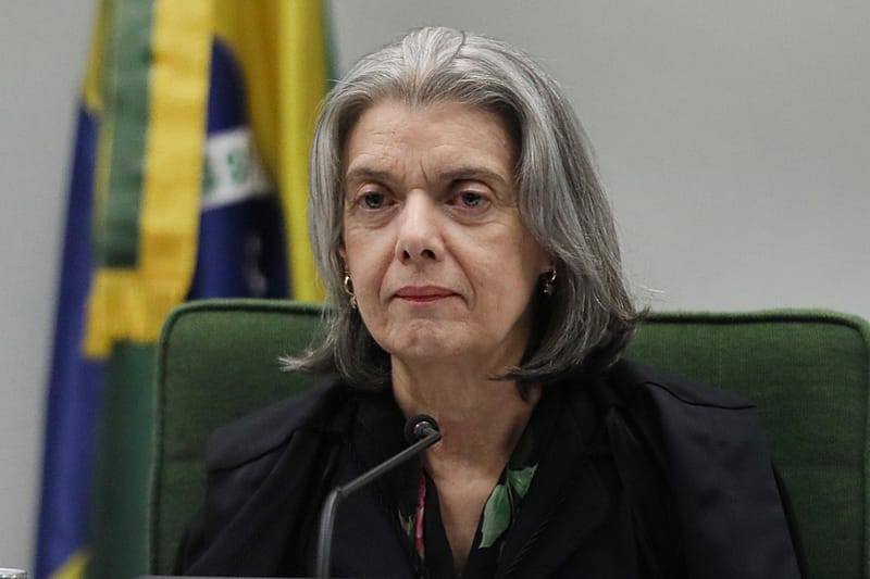 Cármen Lucia toma posse na presidência do TSE
