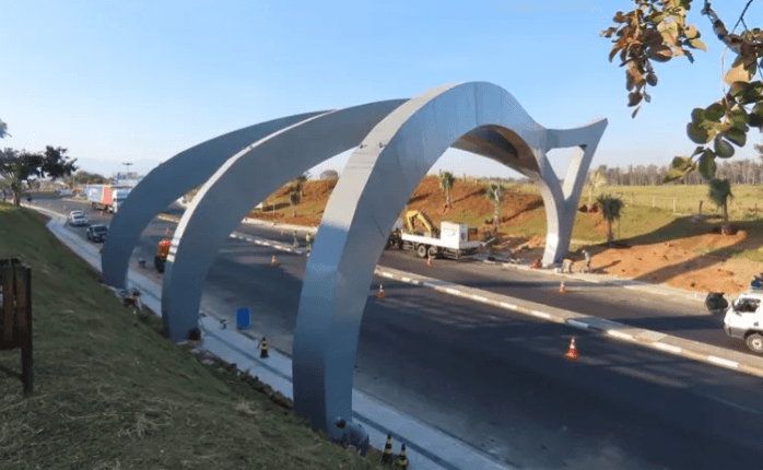 Pórtico na entrada de Pindamonhangaba ganha data para inauguração