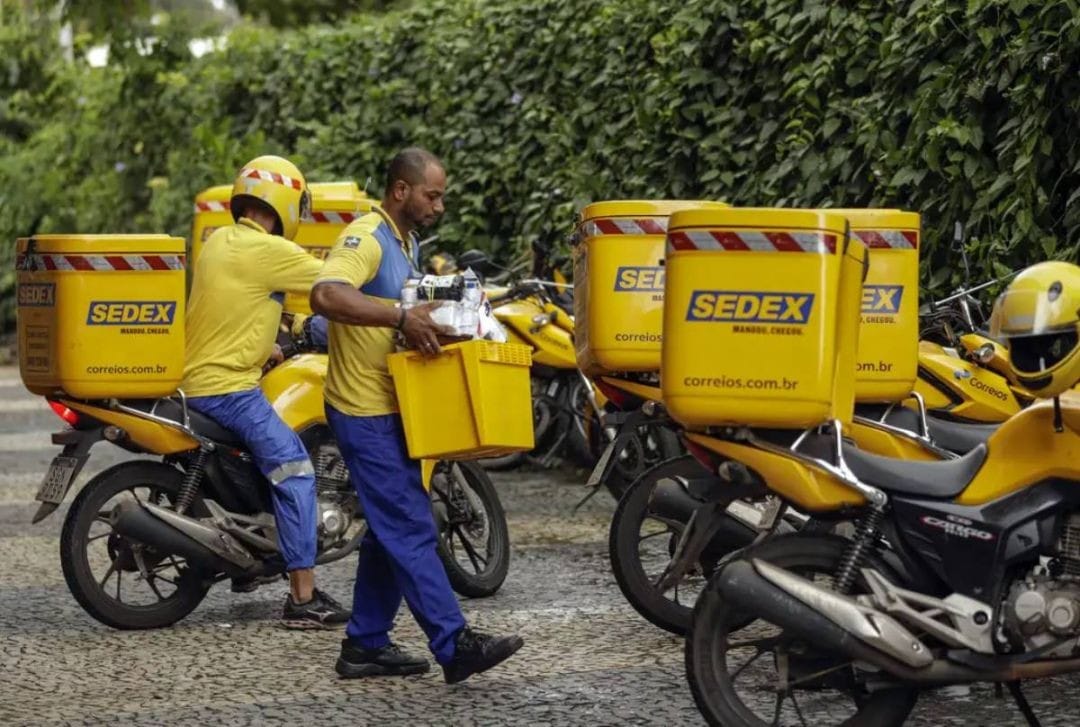 Correios anunciam programa de desligamento voluntário e concurso para contratar 3,2 mil carteiros