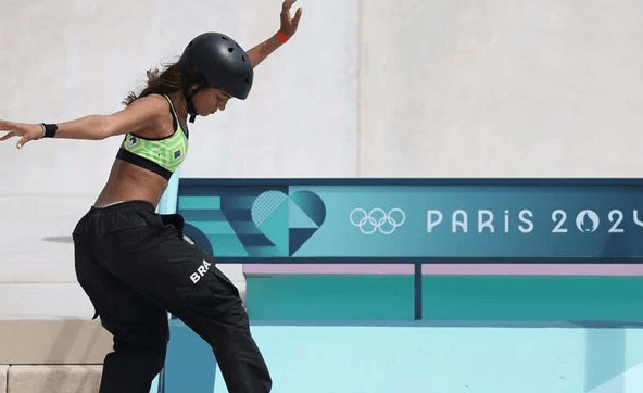 Rayssa Leal conquista bronze no Skate Street em Paris