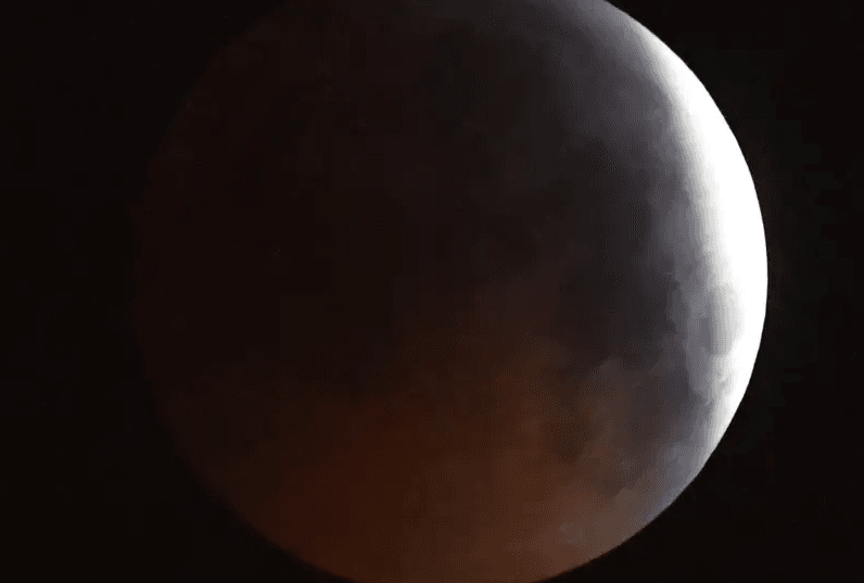 Já viu a superlua hoje?