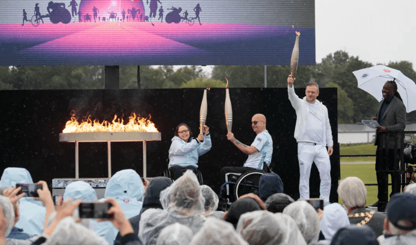Chama paralímpica é acesa em Stoke Mandeville