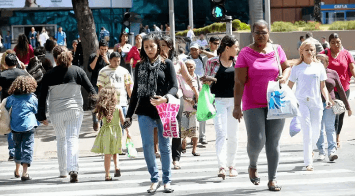 População brasileira é de quase 212,6 milhões, aponta IBGE