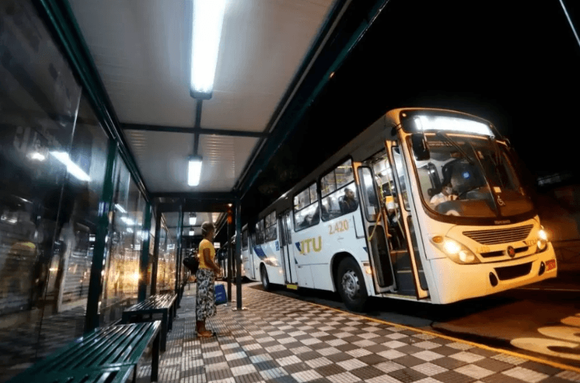 Vereadores de Jacareí aprovam medida para facilitar desembarque de idosos e pessoas com deficiência