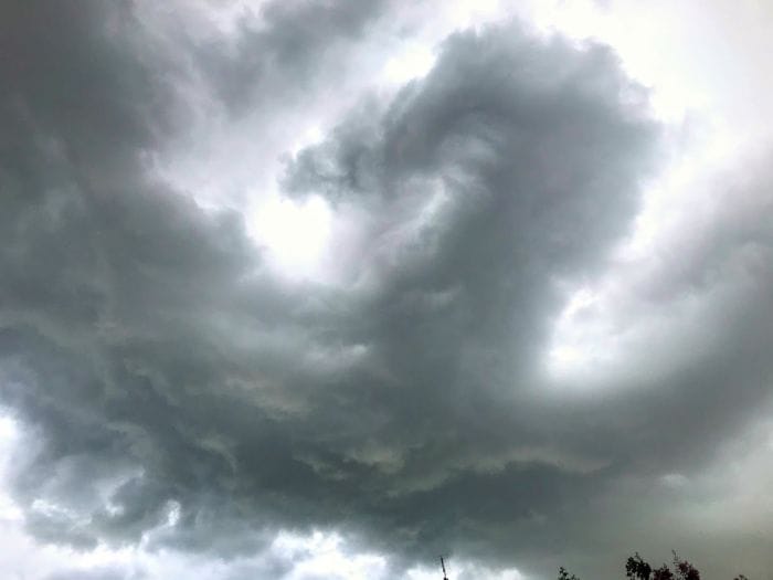 Vale do Paraíba pode enfrentar fenômeno de “Chuva Preta” nesta sexta-feira