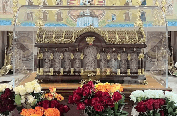Urna com relíquias de Santa Teresinha do Menino Jesus visitará o Santuário Diocesano de Taubaté