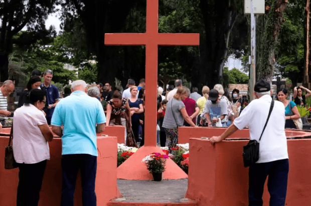 Movimentação intensa e serviços especiais marcam Dia de Finados em São José dos Campos