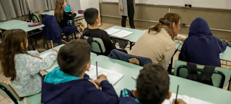 Programa Pé-de-Meia inicia pagamento para estudantes do ensino médio