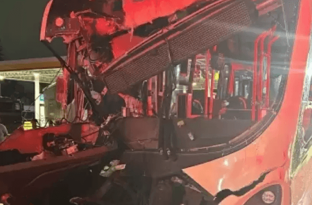 Grave acidente envolve dois ônibus na Dutra e deixa 32 feridos em Guarulhos