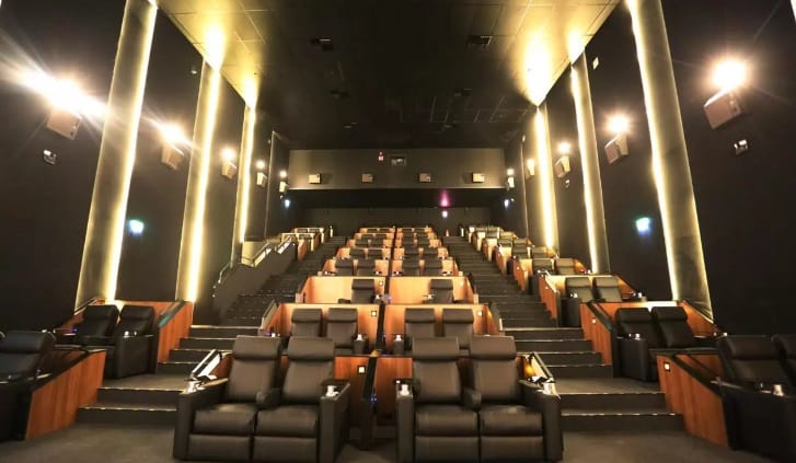 Cinema de luxo exibe programação completa do festival pela primeira vez em São José