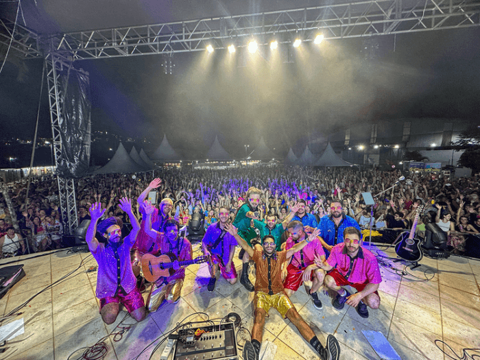 Banda Estrambelhados celebra 20 anos com show especial em Paraibuna