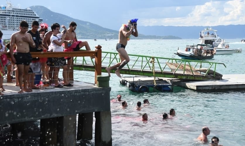 3ª Onda do Carnaval de Ilhabela terá Banho da Doroteia, shows no Galera e Carnamar