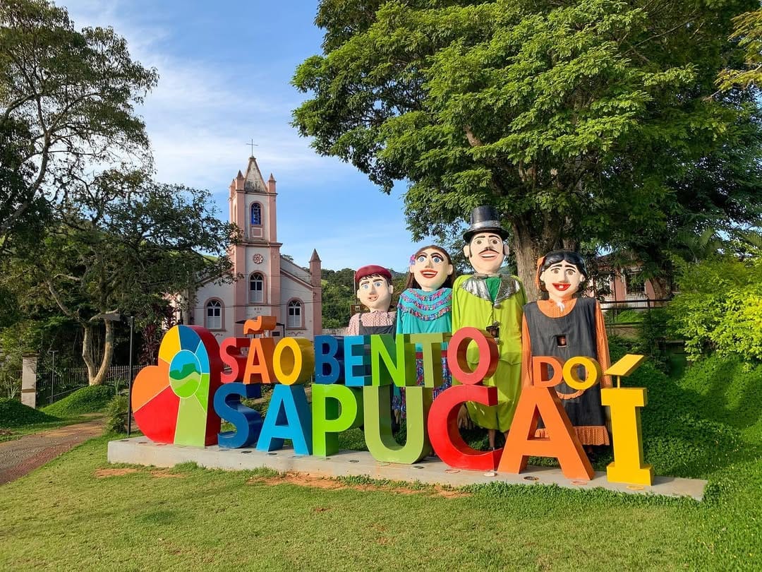 Bonecões de Zé Pereira: A tradição carnavalesca de São Bento do Sapucaí que encanta o Brasil