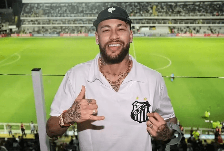 Emoção e festa marcam o retorno de Neymar ao Santos Futebol Clube