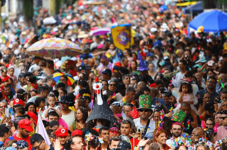 Carnaval no Parque Vicentina Aranha: shows, oficinas e desfile do bloco Galinha D’Angola