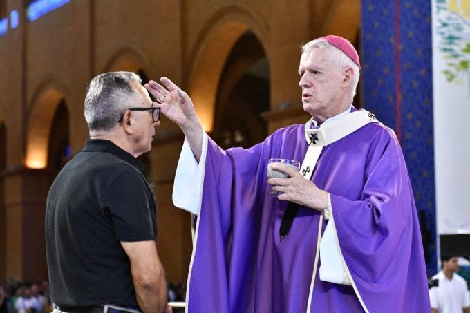 Santuário de Aparecida celebra Quarta-feira de Cinzas com missas e rito de imposição das cinzas