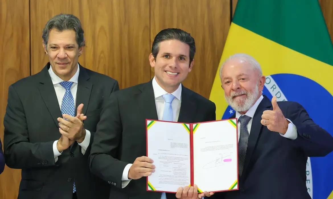 Governo propõe ampliar isenção do Imposto de Renda para até R$ 5 mil