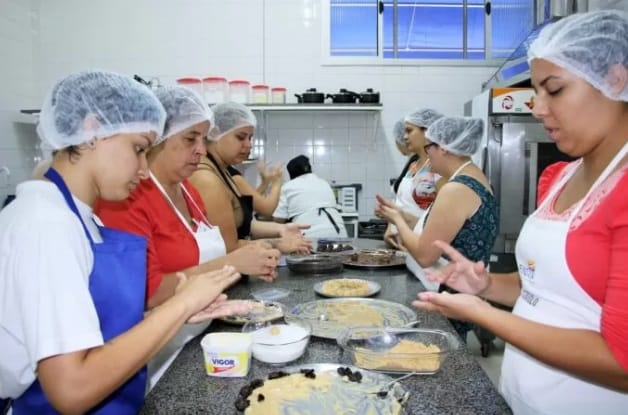 Fundhas oferece cursos gratuitos de unhas artísticas e confeitaria sem glúten e lactose em parceria com Sebrae e Senac