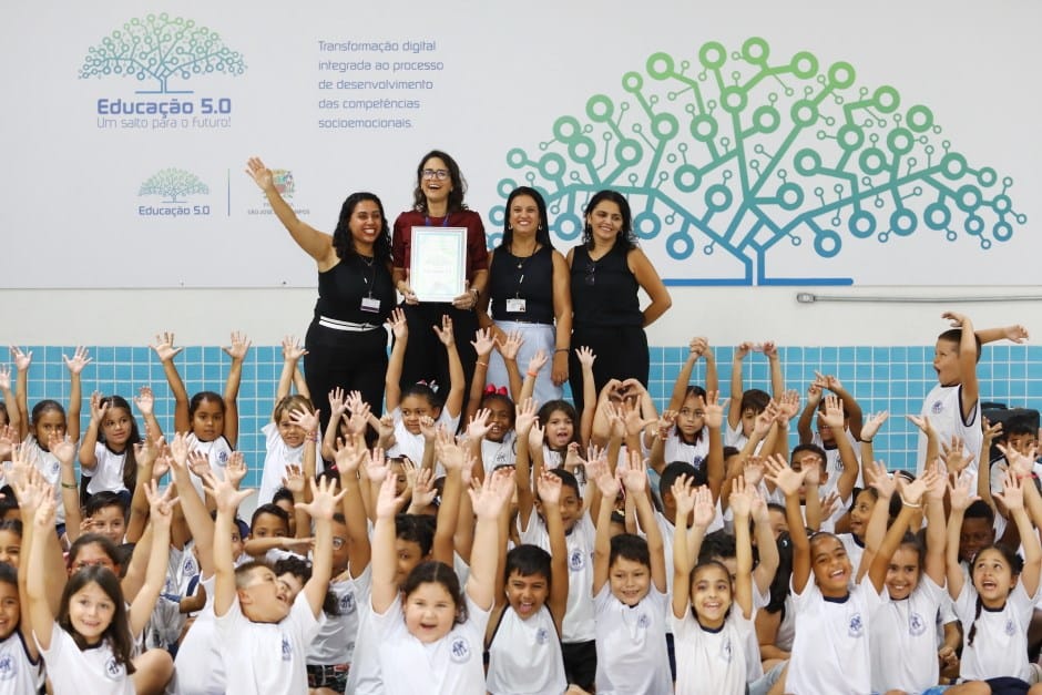 Emefi Mercedes Perotti recebe certificação de educação 5.0 em São José dos Campos