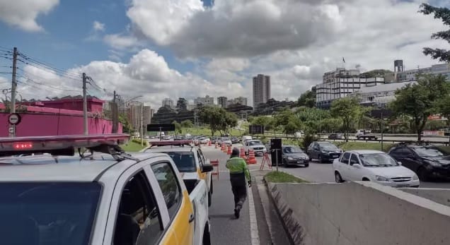 Interdição parcial na Avenida Mário Covas em São José dos Campos