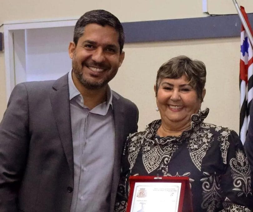 Câmara de Caraguatatuba homenageia Ká Farias em sessão solene pelo Dia da Mulher