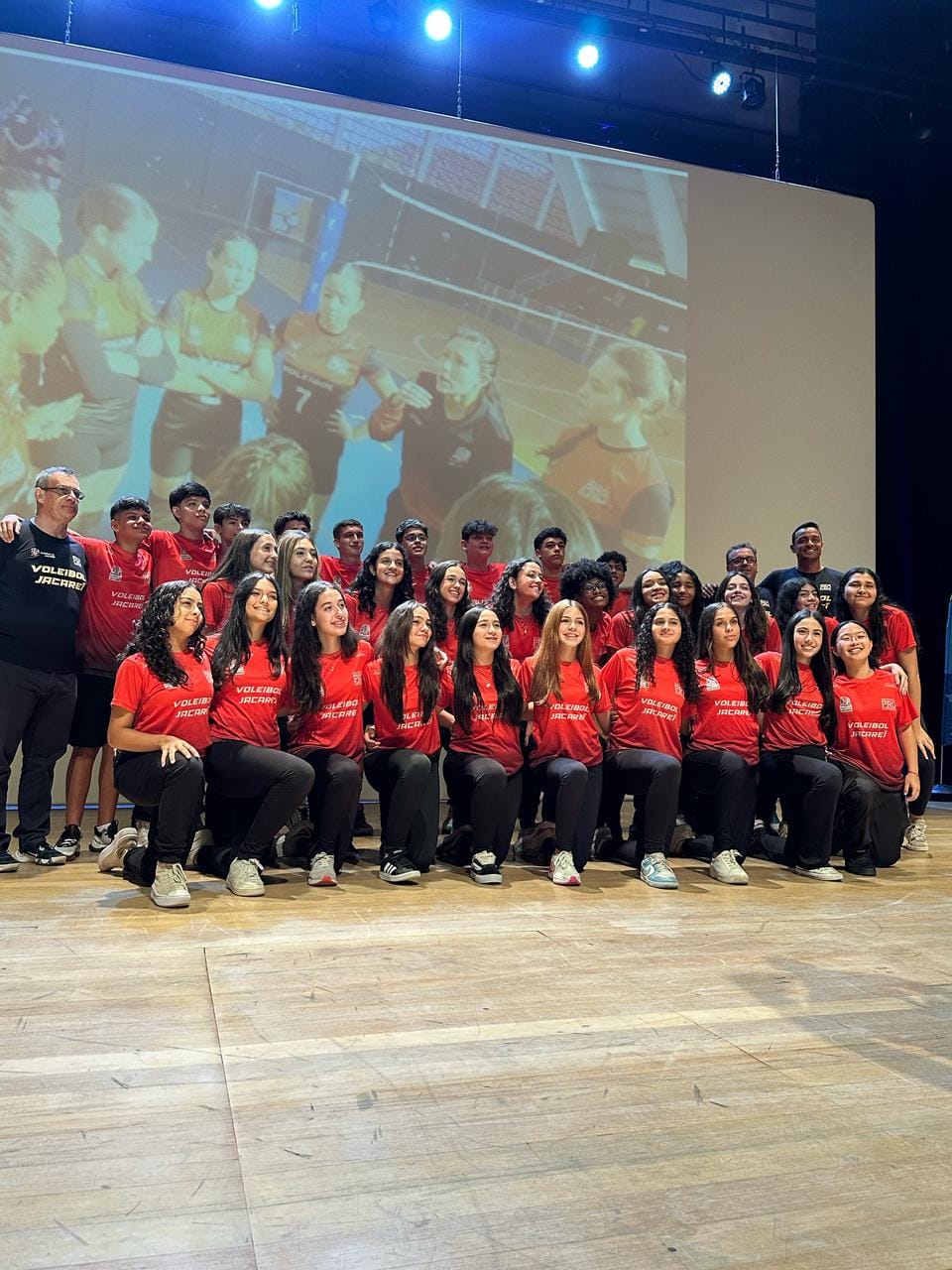 Equipe Sub-15 Feminina de Jacareí disputa torneio início da Copa Regional de Voleibol em Limeira