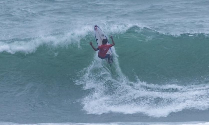 São Sebastião recebe etapa do Qualifying Series de surfe com atrações e disputas acirradas